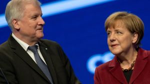 Kriselnde Beziehungskiste: Bayerns Ministerpräsident Horst Seehofer kann Kanzlerin Angela Merkel einfach nicht mehr verstehen. Foto: dpa