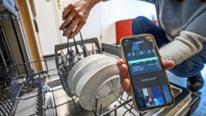 Solange die App „StromGedacht“ auf Grün steht, kann die Geschirrspülmaschine unbesorgt gefüllt werden. Foto: Giacinto Carlucci