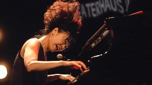 Ein Naturereignis: Die japanische Pianistin Hiromi am Samstag im Theaterhaus. Foto: Jörg Becker