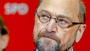Hannelore Kraft ist Geschichte und  das Aufbauwerk des Martin Schulz liegt in Scherben. Ratlos: Martin Schulz muss zum dritten Mal  eine Niederlage verkünden. Foto: AP