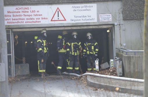 Die Feuerwehr brachte den Brand in einer Tiefgarage in Stuttgart-Asemwald rasch unter Kontrolle. Foto: 7aktuell.de/Oskar Eyb