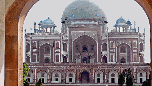 Täuschend echt: Humayuns Grab in Delhi gilt als architektonisches Vorbild für den weltberühmten Tadsch Mahal in Agra. Foto: Näher