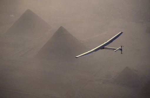 Der Schweizer Ökoflieger „Solar Impulse 2“ hat die vorletzte Etappe seiner Weltreise geschafft: Er landete in Kairo. Foto: Getty