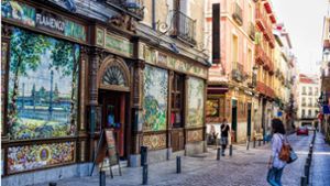 Ein Besuchermagnet sind die bunten Fassaden im Dichterviertel in Madrid. Foto: imago/Zoonar