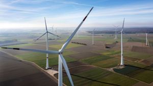 Bis zu 1000 neue Windenergieanlagen wollte die grün-schwarze Landesregierung in Baden-Württemberg bauen. Das Ziel aber scheint kaum noch realisierbar. Foto: imago/Arnulf Hettrich