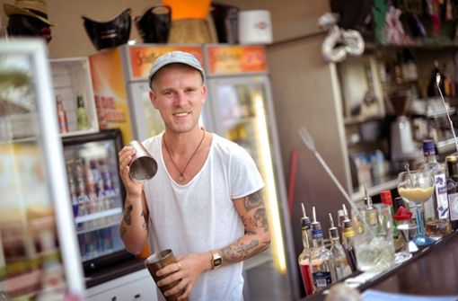 Der 24-jährige Luis Ferdinand hat vor knapp anderthalb Jahren als Chef der Kanto Beach Bar in den Schwabenquellen eine hochklassige Cocktailbar eröffnet. Foto: Lichtgut//Max Kovalenko