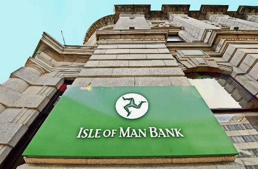 Die Finanzbranche ist der wichtigste Wirtschaftszweig auf der Isle of Man.Die  Isle of Man ist eine pittoreske Insel mit Leuchttürmen und schönen Promenaden. Zwar gibt es  viel Wind und Regen – doch die Reichen der Welt finden hier immer ein trockenes Plätzchen für ihr Geld. Foto: AFP