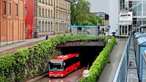 Der Bahnhofsvorplatz in Ludwigsburg ist untertunnelt. Bislang fahren dort nur Autos und Busse durch. Foto: factum/Granville