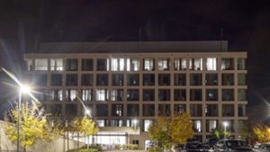 Dunkelheit über dem Leonberger Rathaus Foto: Archiv/Simon Granville