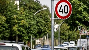 Autofahrer müssen ihre Geschwindigkeit häufiger als bisher so wie hier im Stuttgarter Osten auf 40 drosseln Die Stadt Foto: Leif Piechowski