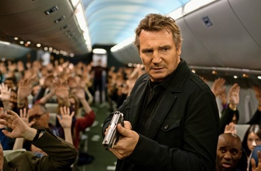 In die Enge getrieben: Liam Neeson in „Non-Stop“ als US-Marshal an Bord eines Flugzeugs, in dem vieles außer Kontrolle gerät. Foto: Studiocanal