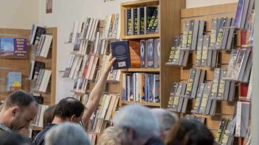 Leipziger Buchmesse 2023: Wo es Bücher gibt, waren in der Regel auch Agenten am Werk. Foto: imago/Chris Emil Janßen