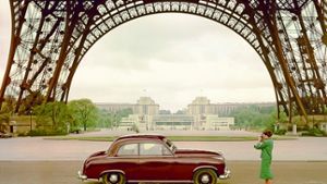 Der Pariser Eiffelturmals traumhafte Kulisse für den Borgward Hansa 1500. Bald könnte ein neues Modell der Marke auch vor dem Fernsehturm in Szene gesetzt  werden Foto: Borgward AG