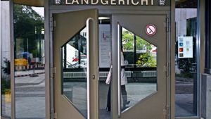 Das Urteil für eine 47-jährige mutmaßliche Brandstifterin soll am Montag am Landgericht Stuttgart verkündet werden. Foto: dpa