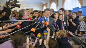 Der ukrainische Präsident Petro Poroschenko setzt vor allem auf die Unterstützung von Kanzlerin Merkel Foto: dpa