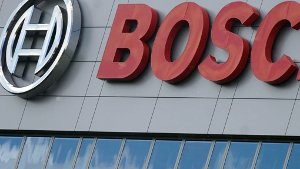 Jetzt will auch der Stuttgarter Elektronikkonzern Bosch bei Bosch Rexroth in Schweinfurt die Arbeitszeit reduzieren. Schuld daran sind weniger Aufträge aus dem Maschinenbau, voraussichtlich von Herbst an werden Hunderte Beschäftigte am Standort kürzer arbeiten. Foto: dapd