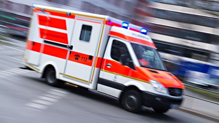 Drei Kinder bei Unfall auf A81 schwer verletzt
