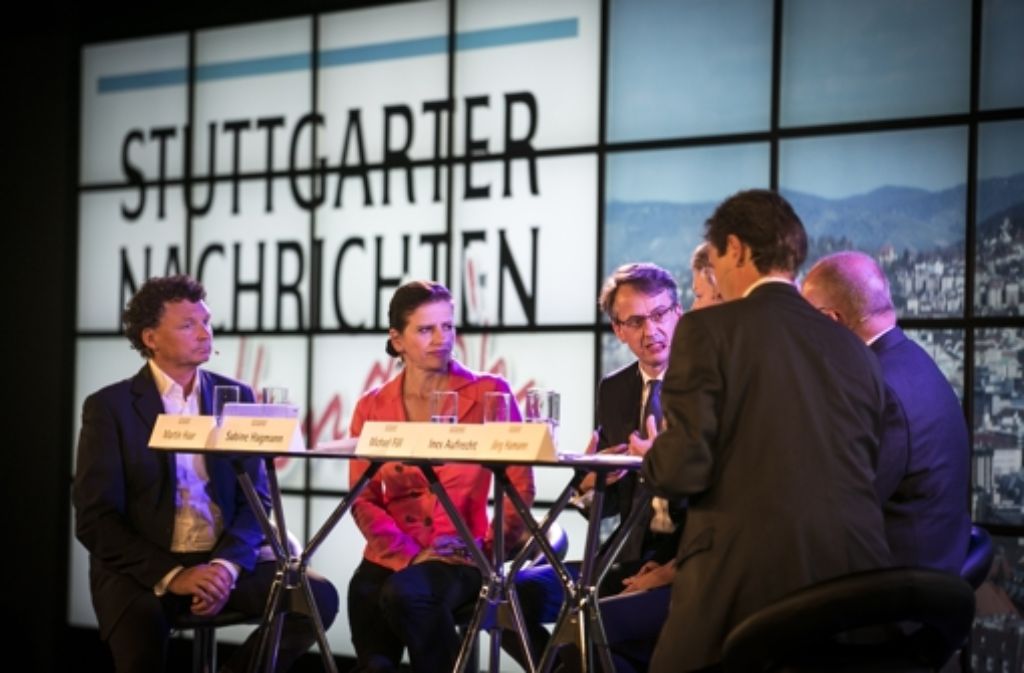 Engagierte Debatte: Sabine Hagmann (2. v. li.), Michael Föll, Ines Aufrecht und Manfred Kaul mit StN-Lokalchef Jörg Hamann (rechts) und Redakteur Martin Haar