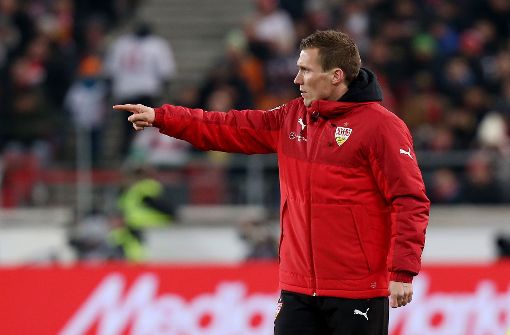 VfB-Trainer Hannes Wolf kann gegen Aue fast auf den ganzen Kader zählen. Foto: Pressefoto Baumann