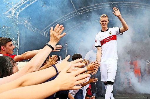 Timo Baumgartl wird bei der Saison-Eröffnung von den Fans gefeiert Foto: Baumann