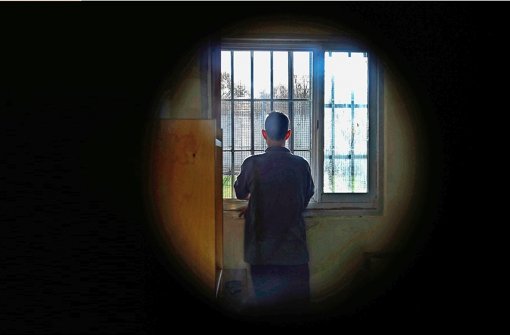 Letzte Chance vor dem Gefängnis: Bewährungshelfer betreuen Straffällige, die vom Gericht Auflagen erhalten haben Foto: dpa