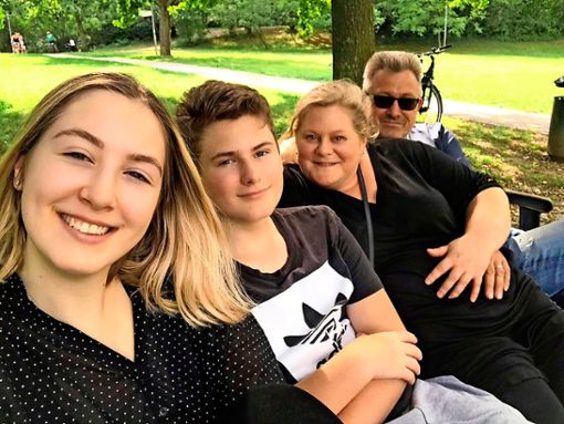 Celine, Noah, Silke und Michael Wissmann tanken ein paar Tage vor der OP am 9. September noch Kraft bei einem Ausflug in den Freiburger Seepark. Foto: privat