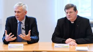 Der evangelische Bischof Cornelius-Bundschuh und der Katholik Stephan Burger betonen die Gemeinsamkeiten. Foto: dpa