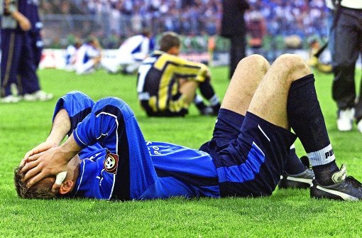Nach dem Horrorfinale 2000 im Wildpark: Kickers-Keeper Sead Ramovic am Boden Foto: dpa