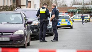 In Nienburg ist am Karsamstag bei einem Polizeieinsatz ein Mann getötet worden, eine Polizistin wurde angeschossen. Foto: dpa/Moritz Frankenberg