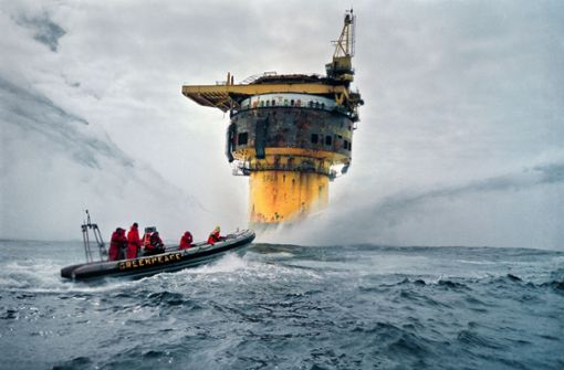 Im Juni 1995 okkupierte Greenpeace zum zweiten Mal innerhalb weniger Wochen den ungenutzten Öltank. Foto: © Greenpeace//David Sims