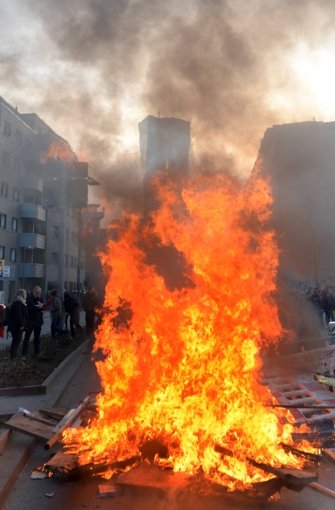 Die Blockupy-Proteste in Frankfurt am Main bringen eine Welle der Gewalt mit sich.  Foto: dpa