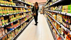 In manchen Orten  haben die Einwohner die Wahl zwischen mehreren Supermärkten. Anderswo gibt es gar keinen (Symbolfoto). Foto: IMAGO/Rolf Poss