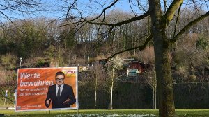 Etwas verloren steht dieses Wahlplakat in der Landschaft. Auch die Umfragewerte für die CDU sind nicht gut. Foto: Getty Images