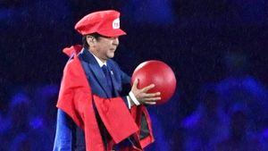 Japans Premier zeigt mit seinem Auftritt im Maracanã Humor. Foto: AP