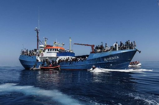 Die Nichtregierungsorganisation Iuventa Jugend rettet kümmert sich um Flüchtlinge auf dem Mittelmeer. Am Wochenende gerieten die Retter selbst in Seenot. Foto:  