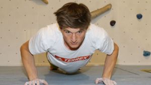 Bergsteiger und Sportkletterer Michael Wohlleben zeigt die drei besten Übungen. Foto: Pressefoto Baumann