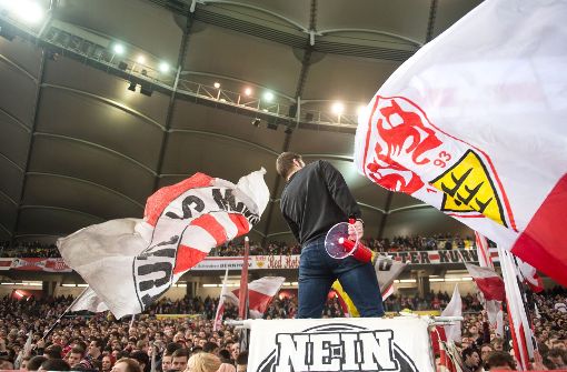 Keine Gewalt: Fußballfans des VfB Stuttgart Foto: dpa