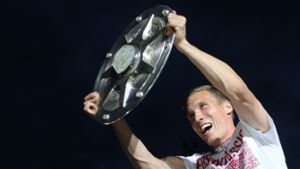 VfB-Coach Hannes Wolf bei der Aufstiegsfeier auf dem Cannstatter Wasen. Foto: Pressefoto Baumann