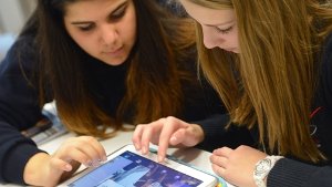 In Deutschland erwerben Schüler Computer-Kenntnisse trotz Schule - zeigt eine weltweite Studie. Foto: dpa