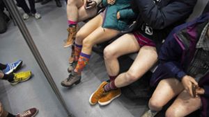 Ohne Hose mit der U-Bahn fahren