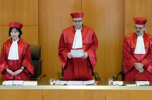 Der Vorsitzende des Bundesverfassungsgerichts, Andreas Voßkuhle, verkündet am Mittwoch das Urteil über die Mitsprache des Bundestages bei Auslandseinsätzen. Foto: dpa