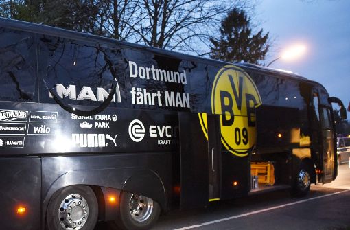 Am Dortmunder Mannschaftsbus sind am Dienstagabend vor dem Champions-League-Spiel gegen AS Monaco drei Sprengsätze explodiert. Foto: AFP