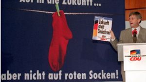 Ein Klassiker: Die „Rote-Socken-Kampagne“ des damaligen CDU-Generalsekretärs Peter Hintze während des Bundestagswahlkampfes 1994. Foto: dpa