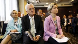Baden-Württembergs Ministerpräsident Winfried Kretschmann und Wirtschaftsministerin Nicole Hoffmeister-Kraut (rechts) sind derzeit mit einer Delegation in Israel  unterwegs Foto: dpa