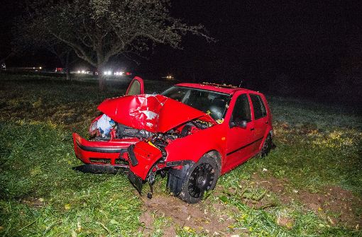 Der VW Golf nach dem Unfall am Mittwochabend. Foto: SDMG