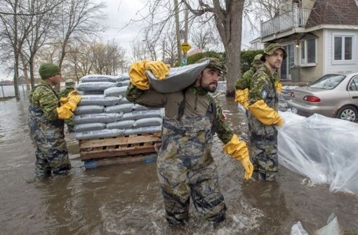 Überschwemmungen in der kanadischen Provinz Ottawa: Soldaten helfen beim Errichten von Dämmen und  der Evakuierung. Foto: The Canadian Press/AP