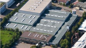 Mitarbeiterinnen und Mitarbeiter wollen, dass das EPT-Werk in Weilheim und ein Teil der Arbeitsplätze erhalten bleiben. Foto: EPT