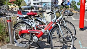 Am Emil-Schuler-Platz in Zuffenhausen gibt es eine Call-a-bike-Station, an der auch einige Elektrofahrräder ausgeliehen werden können. Foto: Chris Lederer