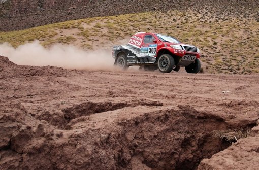 Auch die zehnte Etappe der Rallye Dakar war wenig erfolgreich für den Deutschen Co-Piloten Dirk von Zitzewitz und seinen Piloten Giniel de Villiers.  Foto: dpa