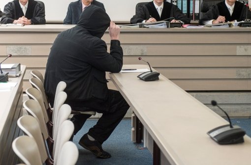 Am zweiten Verhandlungstag im Prozess um den Mord an der zwölfjährigen Franziska hat der Angeklagte ein Geständnis abgelegt.  Foto: dpa